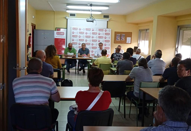 Asamblea delegados de UGT FICA del sector de conservas vegetales en Don Benito (Badajoz)