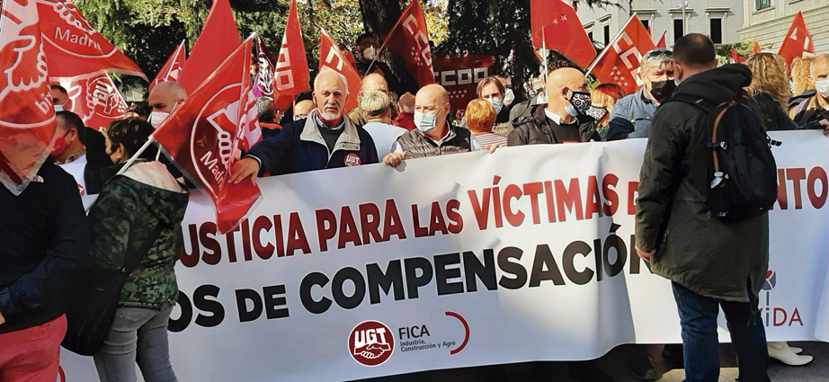 Jesús Ordóñez participa en la concentración de las víctimas del amianto frente al Congreso de los Diputados 