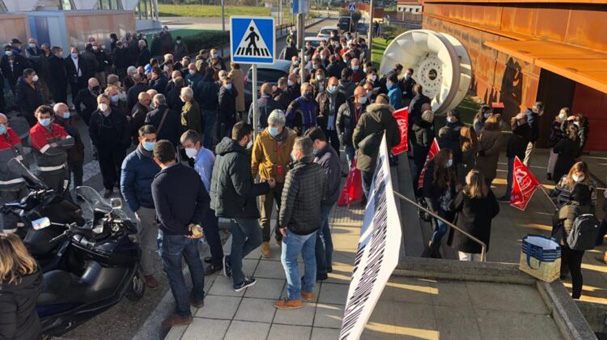 La plantilla de Viesgo inicia movilizaciones en Cantabria por los incumplimientos de su convenio colectivo