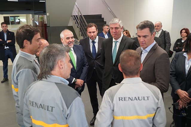 UGT FICA Renault se congratula por la decisión de Renault de contratar a 500 ingenieros