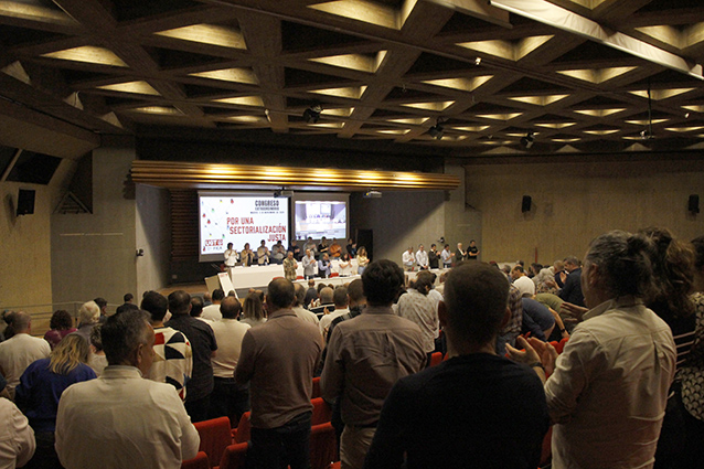 051124 Congreso Extraordinario Minuto de silencio