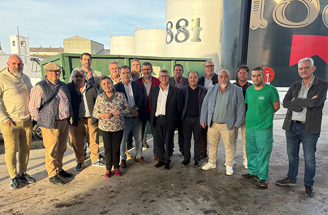 Mariano Hoya visita la empresa Aceites 1881, en Osuna (Sevilla)