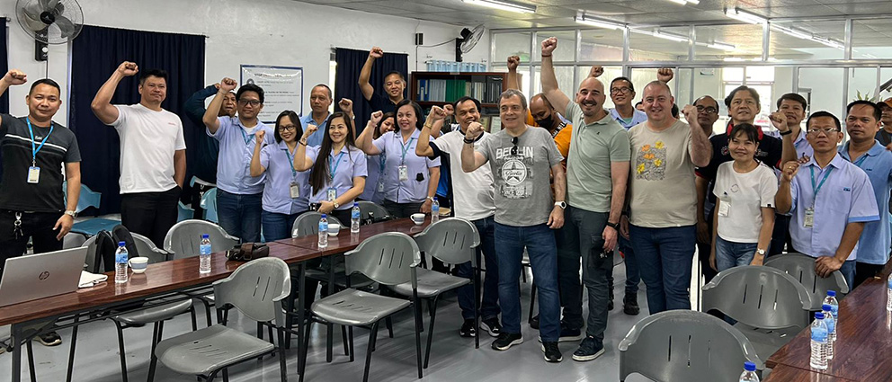 Mariano Hoya se reúne con trabajadores de la multinacional filipina PKI