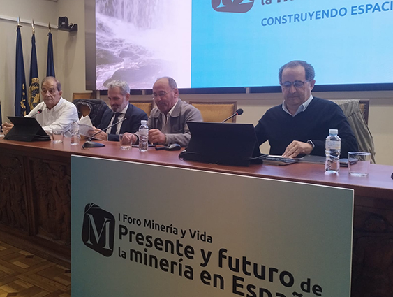 Víctor Fernández asiste al I Foro Minería y Vida 