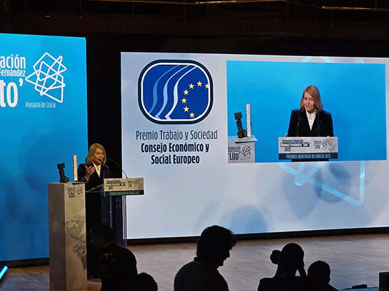 021225 Premios Manuel Fdez Lito Carmen Barrera CESE