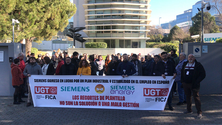 Concentración de trabajadores y trabajadoras de Siemens Gamesa en defensa del empleo