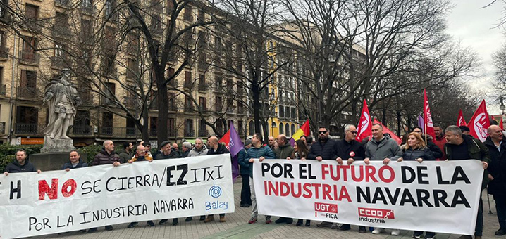 Concentración en Pamplona en defensa de la industria navarra