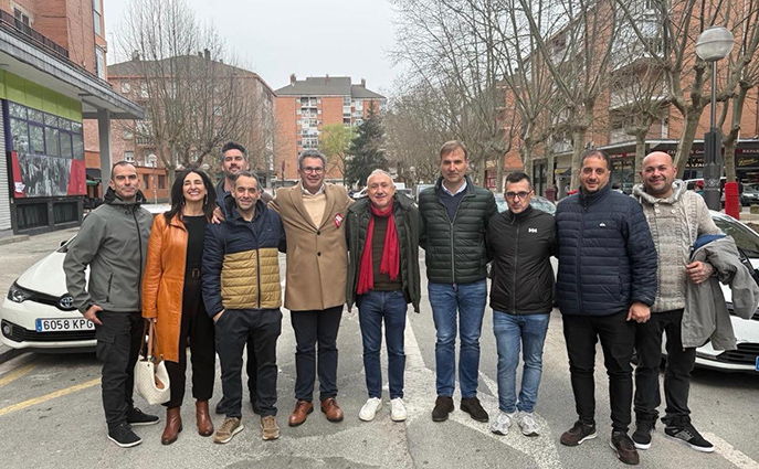 030326 Participantes homenaje víctimas Vitoria