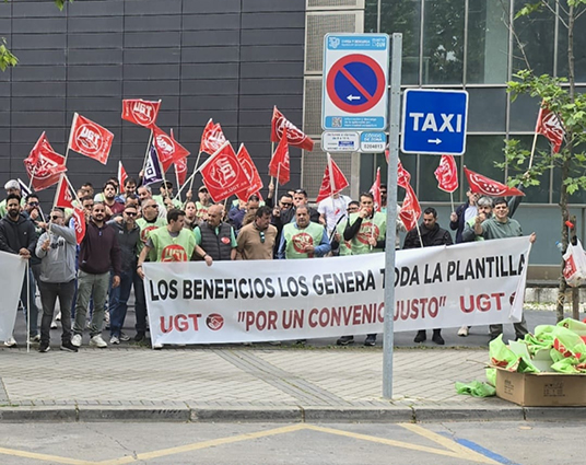 La plantilla de Exolum se concentra ante la Junta General de Accionistas para exigir un convenio digno