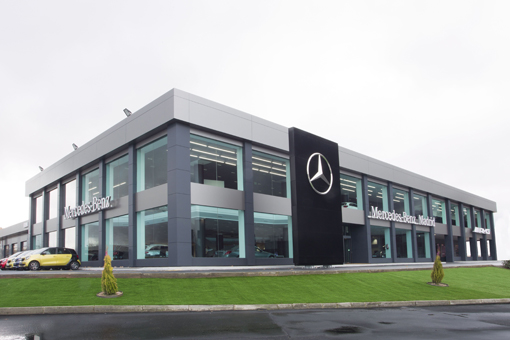 Los trabajadores y trabajadoras de Mercedes-Benz Retail, en contra de la venta de las actividades