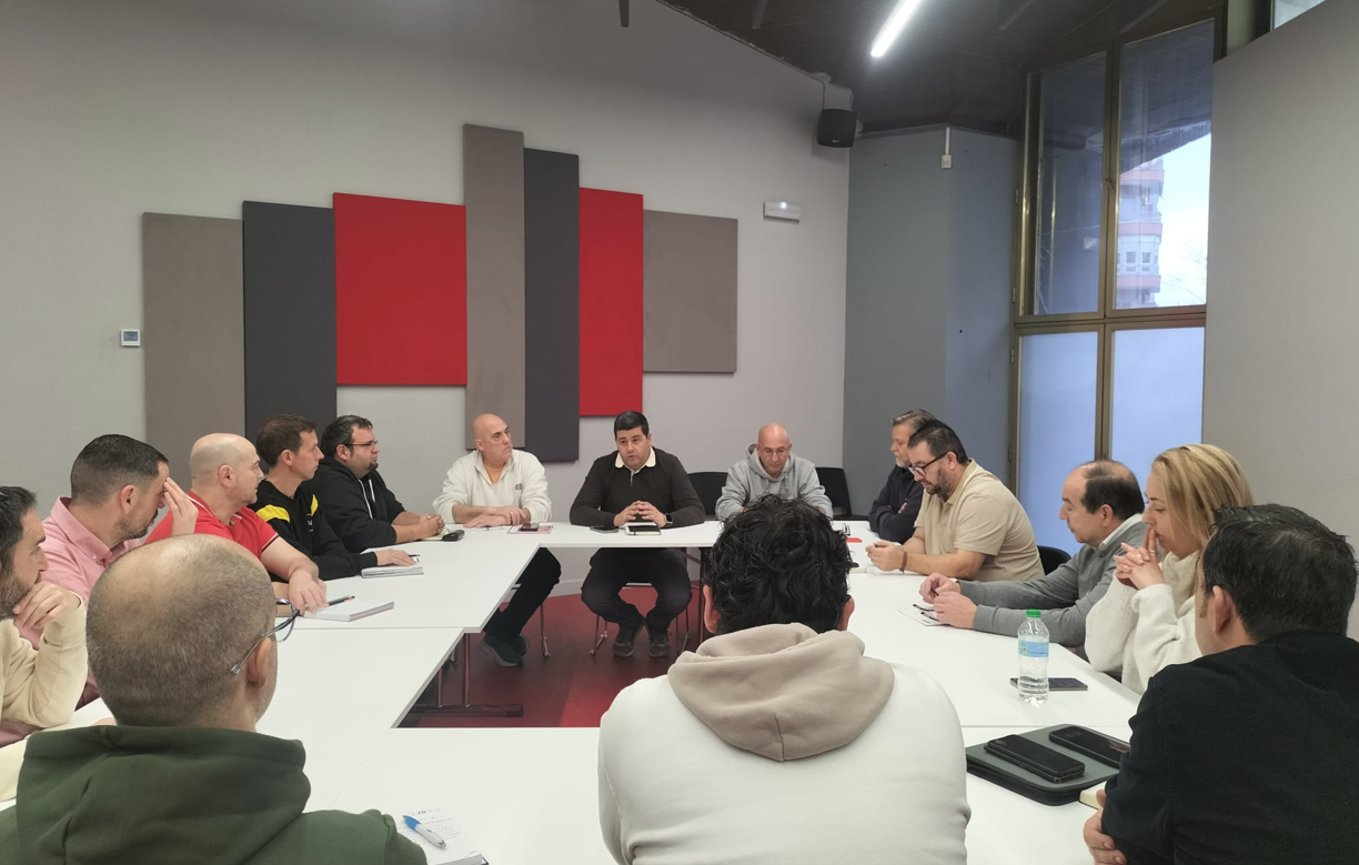 UGT FICA analiza la situación del sector de mantenimiento de elevación en una reunión con representantes sindicales